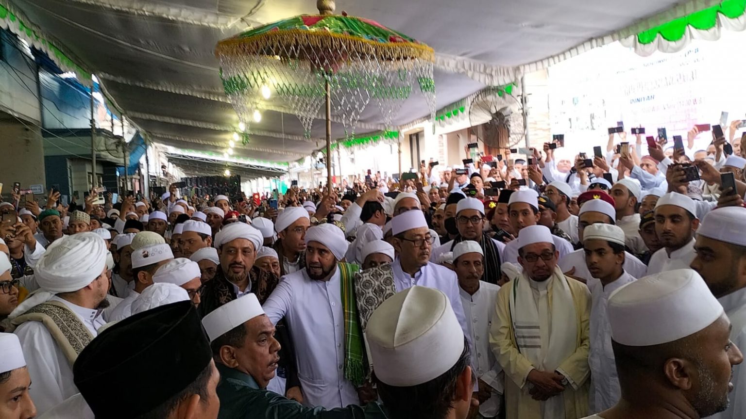 Ribuan Orang Padati Haul Habib Abu Bakar Assegaf ke-67 di Gresik