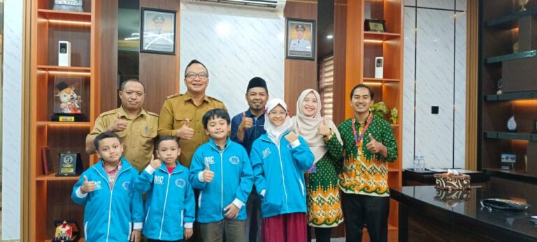 Wakil Bupati Gresik Lepas Empat Siswa Berprestasi Menuju Ajang Matematika Internasional di Singapura