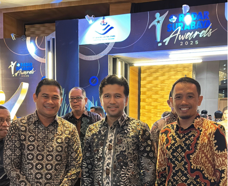 Desa Yosowilangun Gresik Raih Penghargaan Instansi Pelayanan Publik Terbaik di Radar Surabaya Award 2025