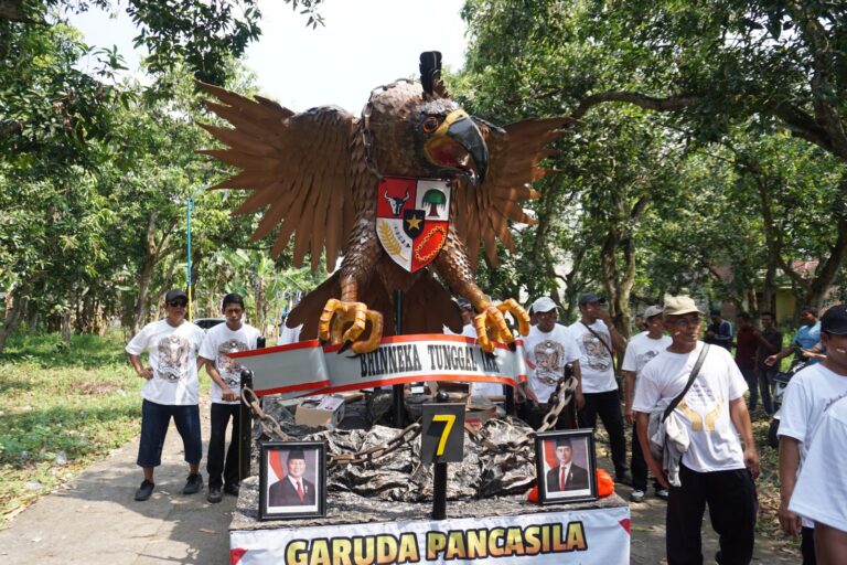 Desa Masangan Gelar Karnaval Budaya Meriah di HUT ke-80 RI, Ada Garuda Hingga Tikus Raksasa