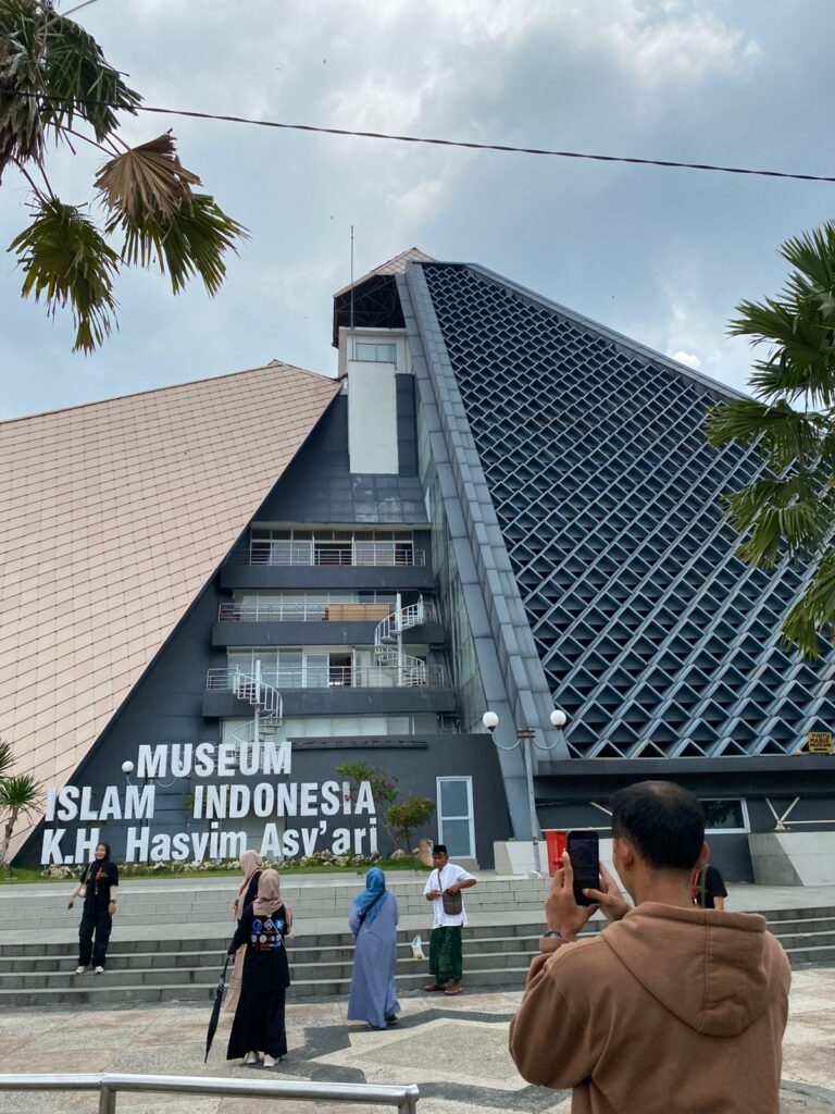 Puluhan Influencer Ramaikan Jombang Influencer Camp 2025, Dorong Wisata dan UMKM Lokal Naik Kelas 3 WhatsApp Image 2025 10 27 at 09.26.15