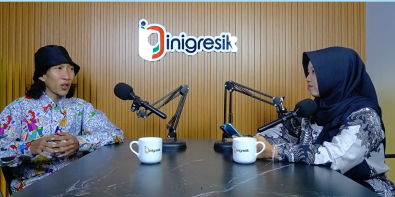 Kalahkan 5.000 Peserta, Seniman Gresik Muhammad Anhar Gusnani Bawa Damar Kurung Juara Nasional Teh Botol Sosro 2025 BERITA 4