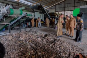 Bupati Gresik Terima Kunjungan Bupati Lamongan di TPA Ngipik, Perkuat Kolaborasi Wujudkan PSEL