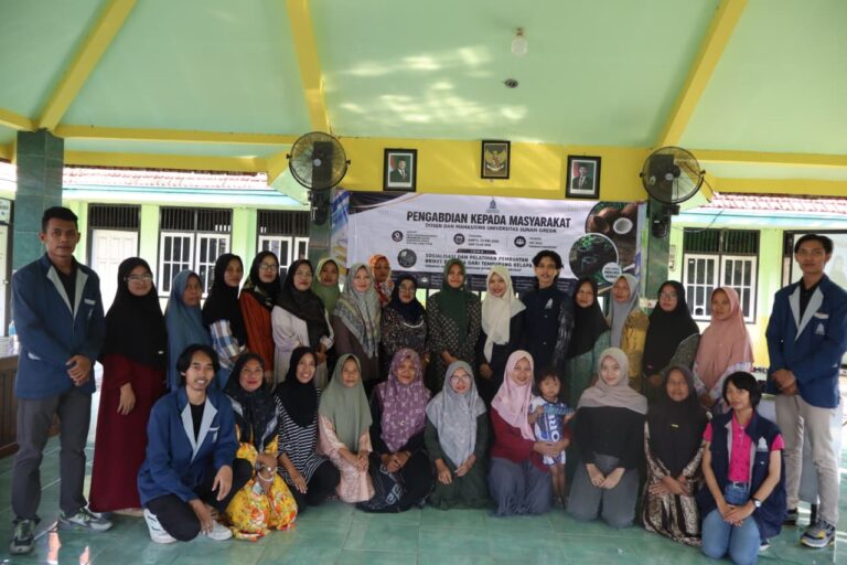 Dari Limbah Jadi Peluang Usaha, USG Latih Warga Karangcangkring Membuat Briket Biomassa