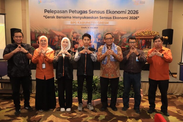 Nasib Investasi dan UMKM Gresik Ditentukan Mulai Besok: 1.095 Petugas Sensus Ekonomi 2026 Disebar ke Lapangan, Ini Dampaknya bagi Warga Sekda Gresik Lepas 1.095 Petugas Sensus Ekonomi 2026, Tekankan Profesionalisme dan Integritas