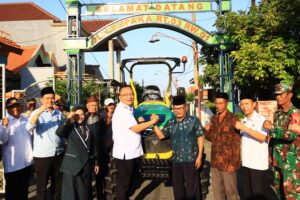 Modernisasi Pertanian Gresik Kian Cepat, Kementan Salurkan Alsintan dan Combine Harvester untuk Tingkatkan Produktivitas Petani WhatsApp Image 2026 06 25 at 11.05.31