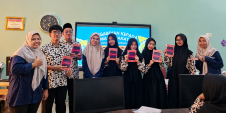 Tingkatkan Kesadaran Pembelajaran Bahasa Inggris melalui Aktivitas Reflektif, Universitas Sunan Gresik Laksanakan Pengabdian Masyarakat di SMA Bahrul Ulum Sekapuk ChatGPT Image 2 Jul 2026 16.34.12