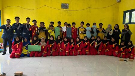 Tingkatkan Kosakata Bahasa Inggris Siswa Melalui Gamifikasi, Universitas Sunan Gresik Laksanakan Pengabdian Masyarakat di MTs Muhammadiyah 8 Ngemboh Tingkatkan Kosakata Bahasa Inggris Siswa Melalui Gamifikasi, Universitas Sunan Gresik Laksanakan Pengabdian Masyarakat di MTs Muhammadiyah 8 Ngemboh