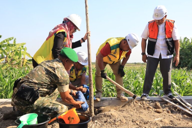 Bebas Jalan Rusak! Beton Rp1,3 Miliar Nyambung Hingga 2027, Akses Ekonomi Warga Gresik Langsung Mulus Bebas Jalan Rusak! Beton Rp1,3 Miliar Nyambung Hingga 2027, Akses Ekonomi Warga Gresik Langsung Mulus